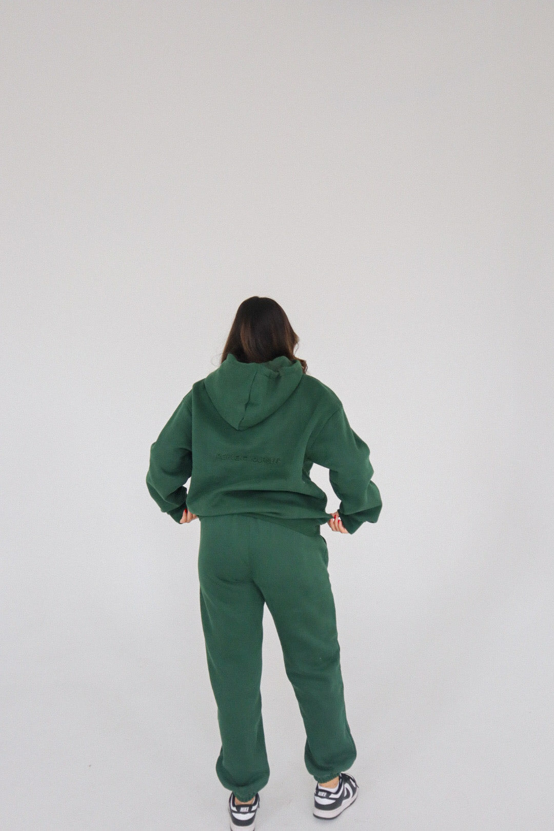 BASIC 'REINVENT' deep green sweatpants