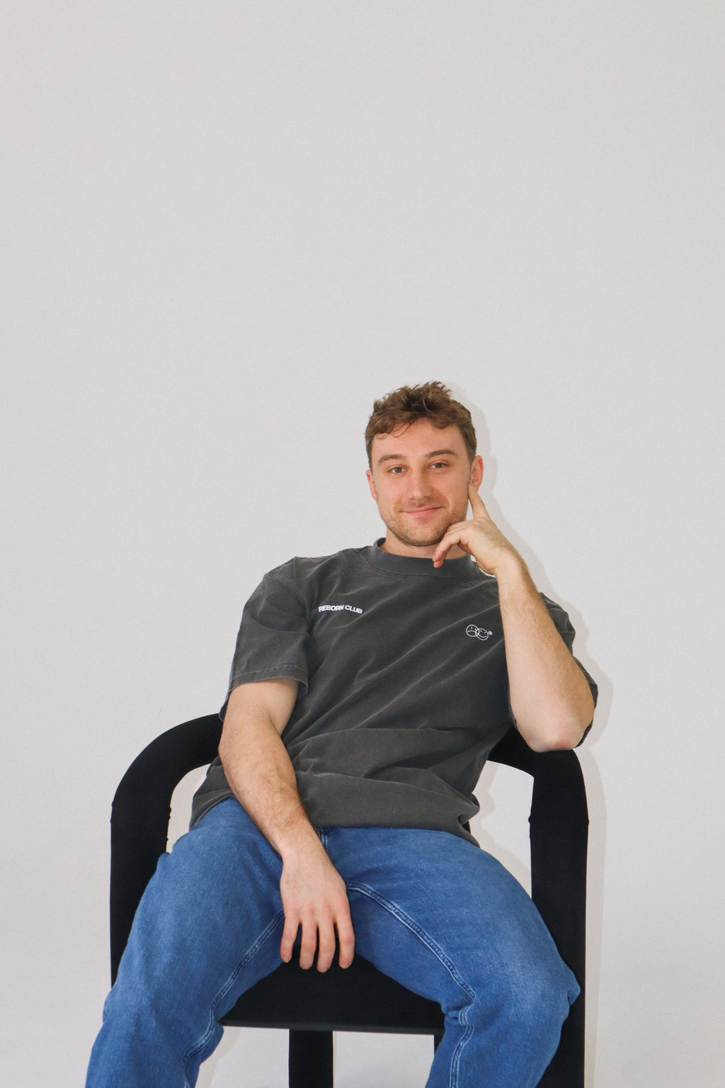 'THE BECOMING' TEE IN ACID GREY