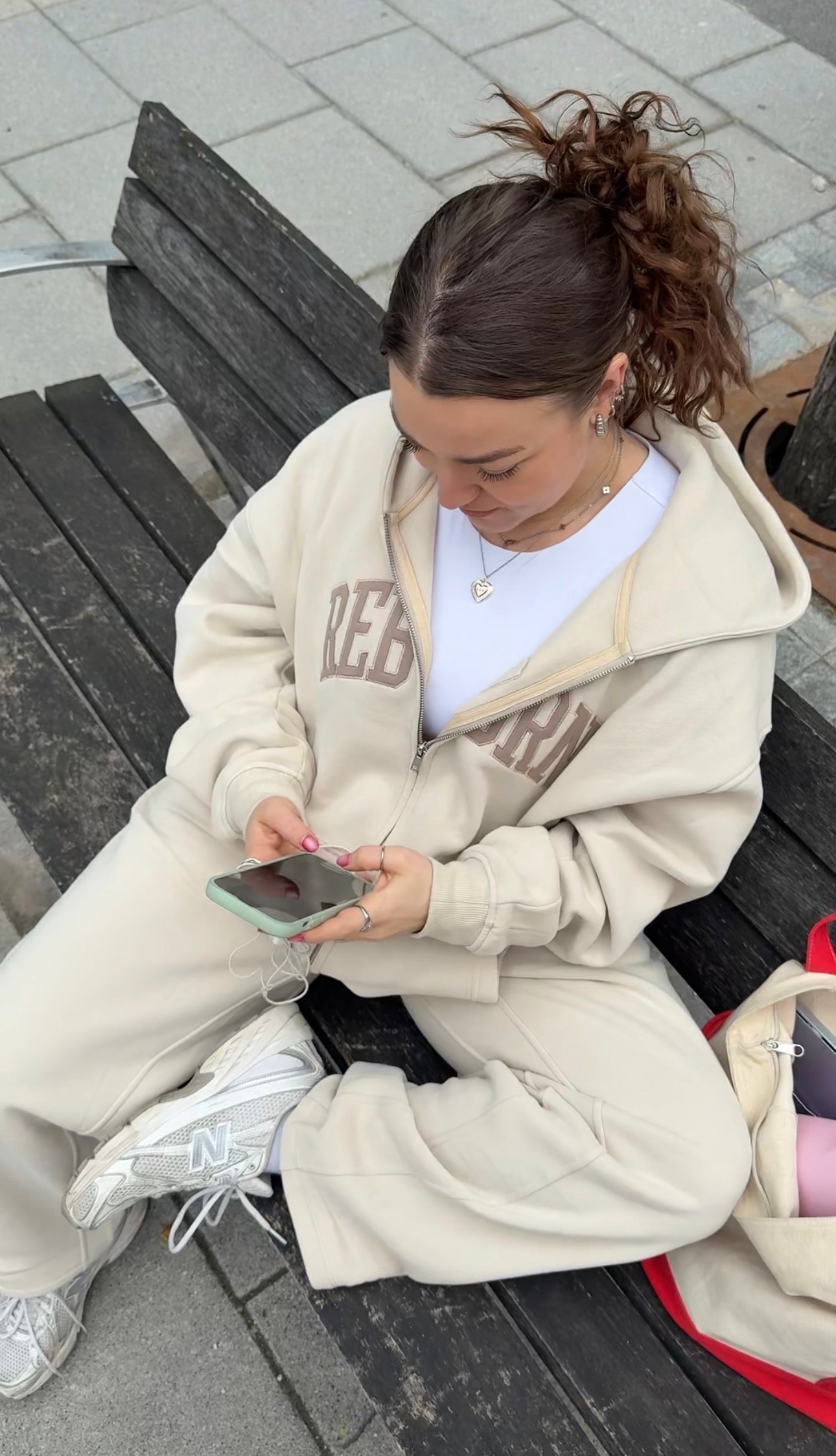 VARSITY SWEATS IN SAND
