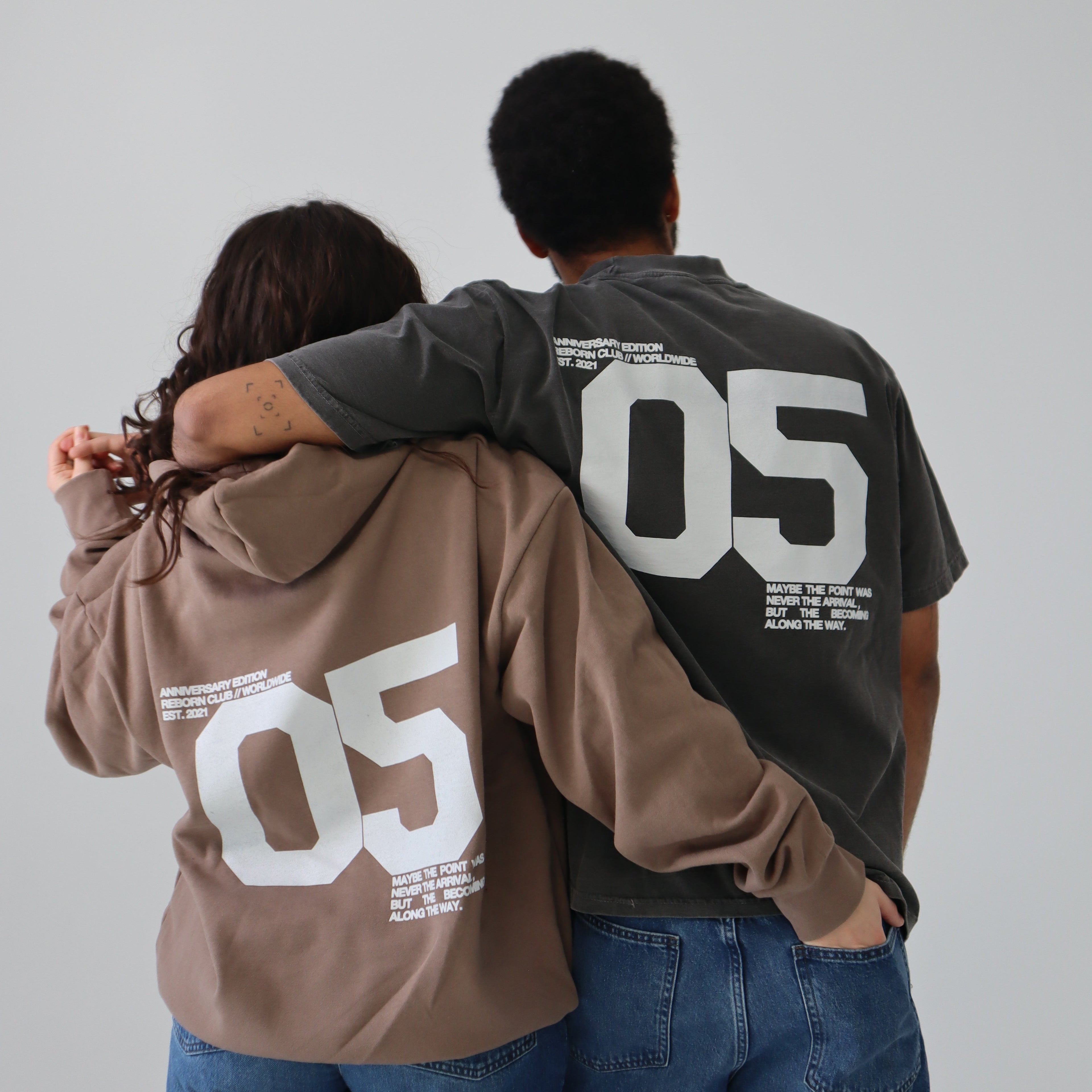 'THE BECOMING' TEE IN ACID GREY